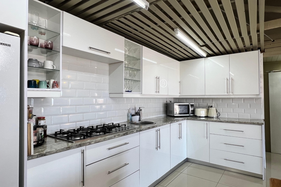 3 Bedroom Property for Sale in Wavecrest Eastern Cape